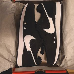Wmns Nike Venture Runner sz 9 Black